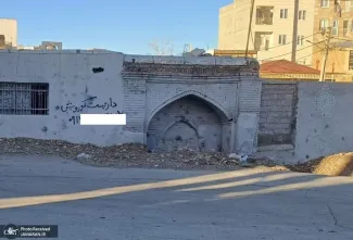  سردر گرمابه تاریخی پیرحصار زیر آوار نخاله‌های ساختمانی / اثر ثبت ملی پاتوق معتادان شد!