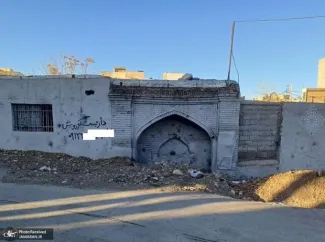  سردر گرمابه تاریخی پیرحصار زیر آوار نخاله‌های ساختمانی / اثر ثبت ملی پاتوق معتادان شد!