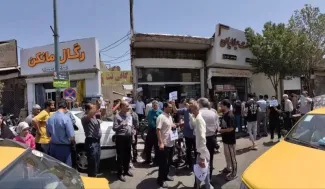 نانوایان شهر قم در اعتراض به‌ عدم پرداخت یارانه اردیبهشت ماه تجمع کردند.