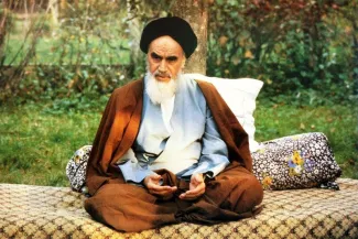 صداوسیما در اقدامی عجیب از آهنگ «سریال معاویه» برای گزارشی در مورد «آیت‌الله خمینی» استفاده کرد!
