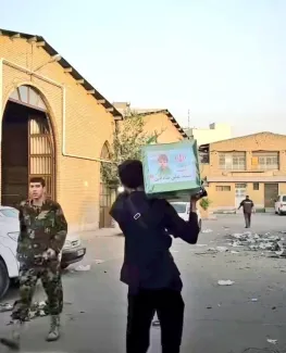 و تنها یک نفر برای حمل این تابوت کافی بود...