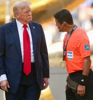 خبرگزاری فارس در پستی انتقادی درباره فغانی نوشت: درحالی که تنها چند روز از حمله اسرائیل و آمریکا به خاک ایران و شهادت بیش از هزار ایرانی نگذشته، علیرضا فغانی، داور ایرانی مقیم استرالیا پس از دریافت جایزه از ترامپ، با او به گرمی خوش‌وبش کرد 