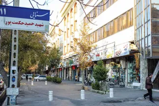  نقشه هایتان در گعده در خیابان سنایی تهران به نتیجه نمیرسد مراقب خود باشید. رییستان به مصلحت فعلاً نمیرود.