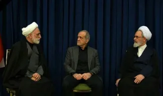  آیا شورای موقت رهبری پس از اخذ اختیارات عزل و نصب مقامات عالی نظامی از مجمع تشخیص مصلحت نظام یا رهبر سوم پس از انتخاب، در مقام فرمانده کل قوا، درجه نظامی سردار احمد وحیدی را به سرلشکری ارتقا داده؟