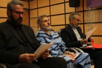 دو سوال کاملاً حقوقی من در مورد پرونده آقای محمد ساعدی نیا که سعی کردم کاملا محترمانه و دو سوال کاملاً حقوقی من در مورد پرونده آقای محمد ساعدی نیا که سعی کردم کاملا محترمانه و سربسته بنویسم یادتان هست؟بنویسم یادتان هست؟