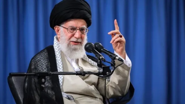 تذکر رهبر جمهوری اسلامی به کسانی از درون حکومت که به آنها خواص گفته میشود.