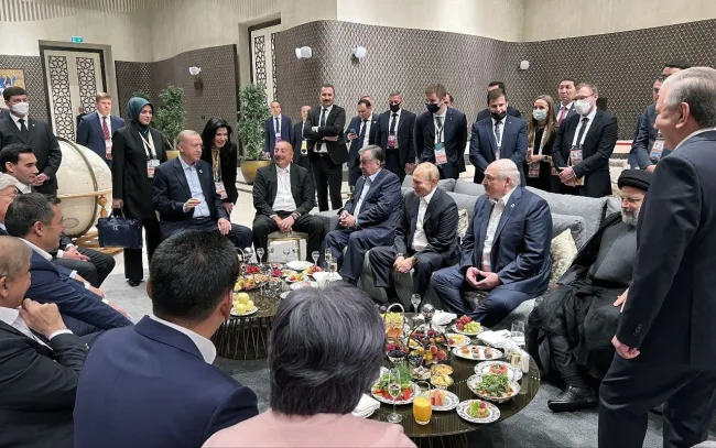 رییس جمهور انقلابی پای بساط عرق خوری
