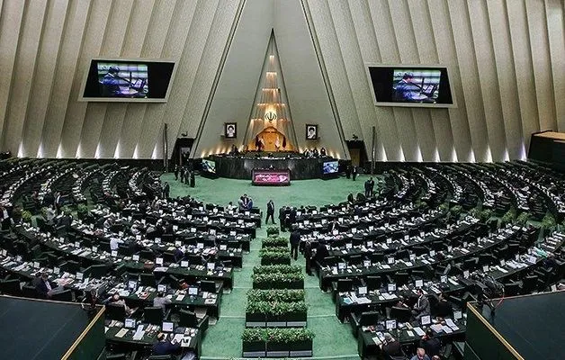 نامه‌ای سرگشاده از یک خبرنگار مستقل به نمایندگان مجلس انقلابی