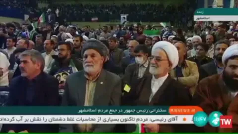 فریادهای یکی از حاضرین در مراسم دیدار رئیسی با انقلابیون اسلامشهر