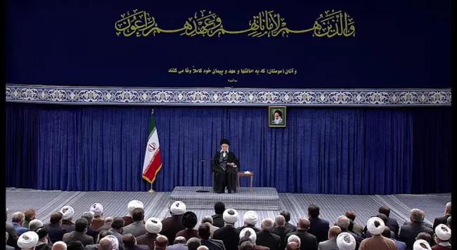 رهبر جمهوری اسلامی، عصر امروز: حجاب محدودیت شرعی و قانونی است/ کشف حجاب حرام شرعی و سیاسی است. 