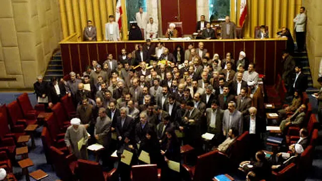 نمایندگان مجلس ششم، علیرغم اینکه در ابتدا با وزارت نفت آقای بیژن نامدار زنگنه مخالفت کردند اما در نهایت به تمامی اعضای کابینه پیشنهادی آقای سید محمد خاتمی رای اعتماد دادند!