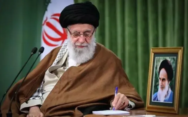 آیت الله خامنه‌ای