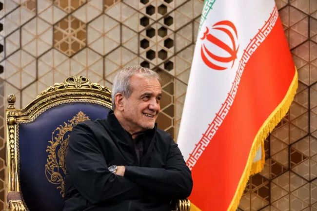  آن سردار ذی‌نفوذ و جناب آقای فعلی! در سمت بسیار مهم محوری اکنون خود می ماند و کار مسعود پزشکیان برای تغییر او هم خیلی سخت است