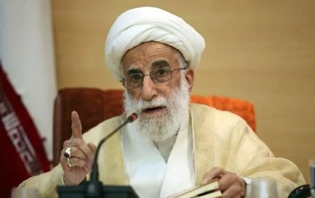 بریده‌ای از سخنان بیش از یک دهه پیش شیخ احمد جنتی در نماز جمعه تهران که درباره میرحسین موسوی و مهدی کروبی گفته بود:
