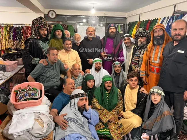  گویا سردار احمد وحیدی پس از فراغت از وزارت کشور و پیش از اشتغال به کار در ماموریتی جدید به جز عضویت در مجمع تشخیص مصلحت نظام و شورای دیگر در مراسم تعزیه حسینیه حضرت ابوالفضل روستای قودجان شهرستان خوانسار حضور یافته