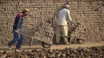 مهاجران افغان با این ۴ شرط می توانند در ایران بمانند /برخی کارت بانکی خود را با ۳ میلیون تومان به اتباع غیرمجاز می دهند