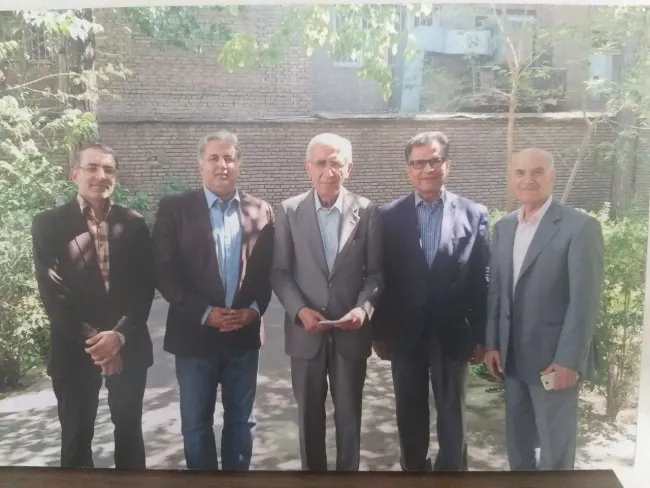  از راست: مرحوم دکتر معینیان دکتر نجفی ابرندآبادی مرحوم دکتر کاتوزیان دکتر ساقیان دکتر رضوی‌فرد