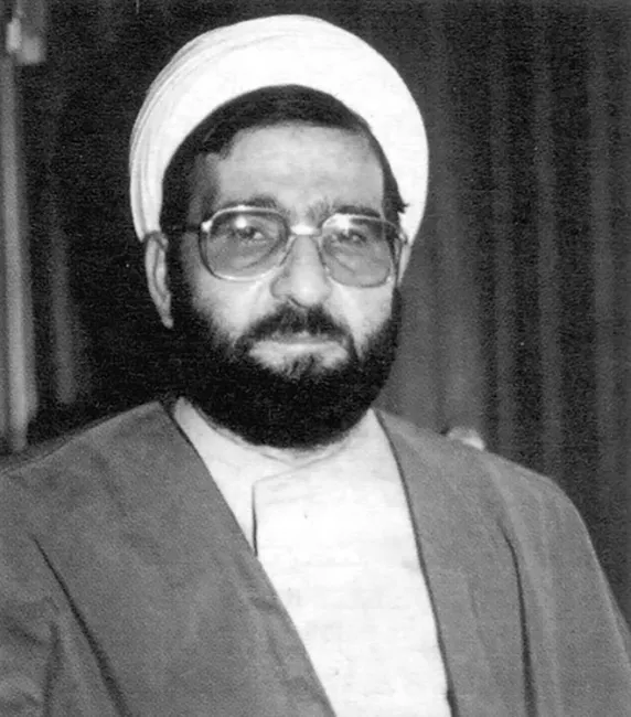 علی حجتی کرمانی متولد ۱۳۱۶ نویسنده، پژوهشگر، اسلام شناس، مترجم و قرآن پژوه از اعضای هیات تحریریه مجله مکتب اسلام بود و سوابق طولانی در مبارزه با حکومت پهلوی داشت.