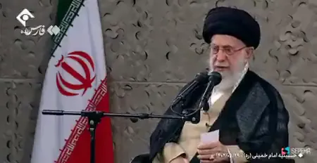 «مجددا» حضور احمد وحیدی بعنوان جانشین فرمانده کل قوا در امور انتظامی و وزیر کشور با لباس نظامی در دیدار «پیشکسوتان و فعالان دفاع مقدس و مقاومت» با رهبر جمهوری اسلامی