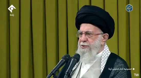  آیت‌الله خامنه‌ای: به نامزدها عرض می‌کنم با خداوند خودتان عهد کنید اگر موفق شدید کارگزاران خود را از کسانی قرار ندهید که ذره‌ای با انقلاب فاصله دارند