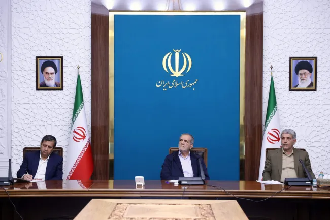 مسعود پزشکیان : به‌دنبال آن نیستم کارهایی انجام دهم که برای دورۀ بعدی ریاست‌جمهوری رای جمع کنم، لذا با آرامش و انگیزۀ بالا به‌دنبال انجام کار درست هستم.