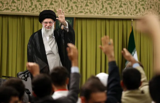 رهبر جمهوری اسلامی هم‌اکنون در دیدار دانش‌آموزان و دانشجویان
