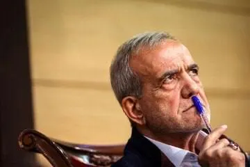 رئیس‌جمهور و برخی وزرا اجازه داشته باشند درباره رفع فیلتر و FATF گاه‌به‌گاه حرف بزنند و خیلی کم‌رنگ و محتاطانه مردم را همچنان امیدوار نگه دارند