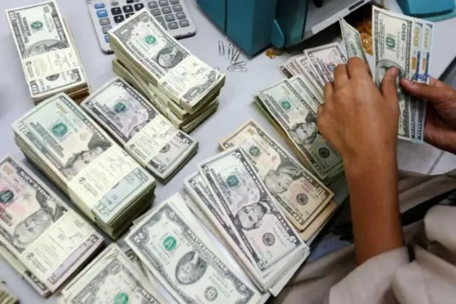 قیمت دلار در بازار آزاد وارد کانال ۷۵ هزار تومان شد