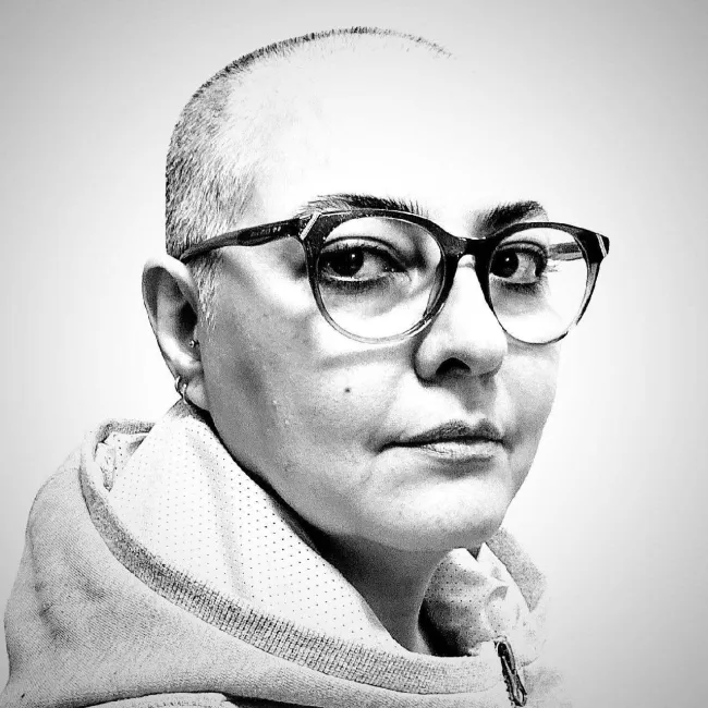  آناهیتا همتی، بازیگر: دیگه خسته شدم بس که بهم گفتن حجابتو رعایت کن، موهامو از تَه زدم که دیگه کسی با موهای من تحریک نشه.