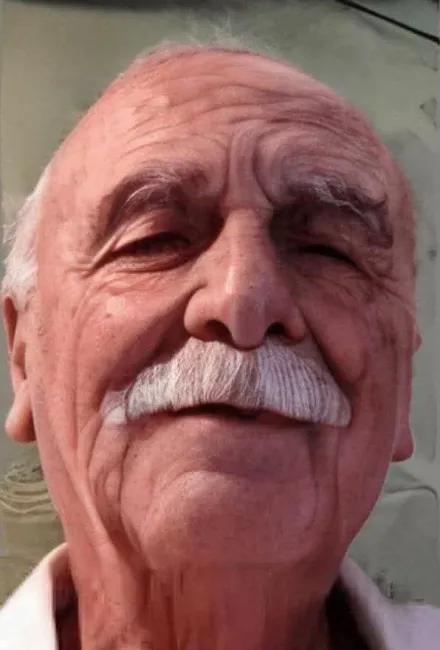 خلبانی که ۴۳ سال در زندان اسد بود آزاد شد