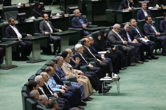 Principlist newspaper opposes the impeachment of 4 key ministers / Vatan-e-Emrooz: Don't increase the tension between the government and the parliament