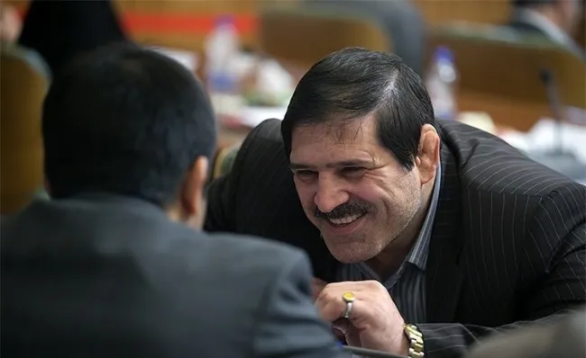 حمله عباس جدیدی به علیرضا دبیر: مگر املاکی هستی؟