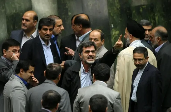  نماینده اصولگرای تندروی مجلس: چرا دغدغه دولتمردان رفع فیلترینگ و حجاب است، نه نجات معیشت مردم؟