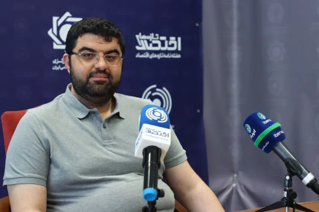 مجید شاکری، کارشناس مسائل اقتصادی: حذف ارز ۲۸۵۰۰ نباید کمتر از دو سال طول بکشد چرا که شوک وارد می‌کند