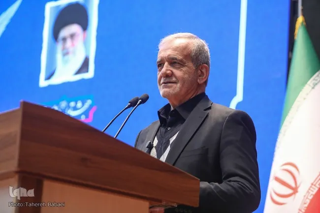  پزشکیان: یک سری متن آماده کرده بودند که از روی آن بخوانم؛ ولی آنچه که در دلم هست در متن نیست