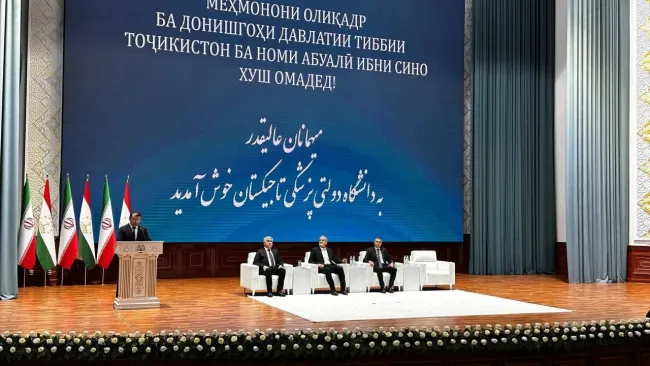 دانشگاه علوم پزشکی بوعلی سینای تاجیکستان به رئیس‌جمهور پزشکیان درجه پروفسوری و دیپلم افتخار اهدا کرد‌