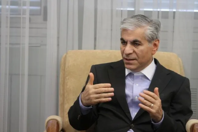 اگر چین کمی مقابل ترامپ کوتاه بیاید و صادرات نفت ایران فقط ۱ میلیون بشکه کم شود، احتمال دارد کسری بودجه و تورم ما افزایش یابد