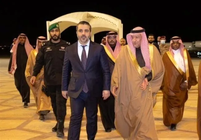 یک هیات سوری شامل اسعد الشیبانی وزیر امور خارجه، وزیر دفاع و رئیس اطلاعات وارد عربستان سعودی شده است.