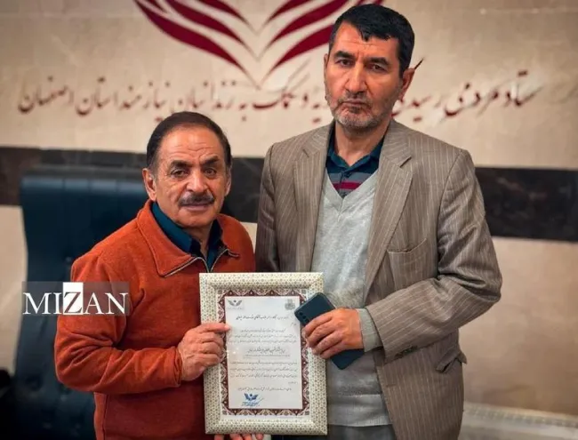 عمو رشید ۲ زندانی معسر مالی را آزاد کرد