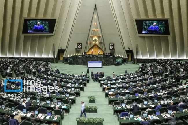  با تصویب مجلس:دریافت هدایای شخصی توسط شهرداران و دهیاران ممنوع است