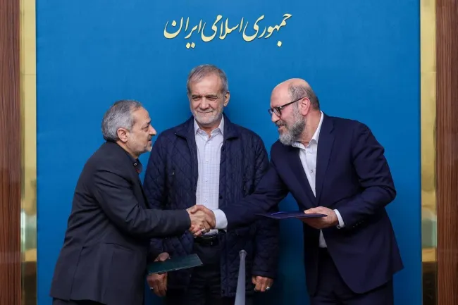  امضای تفاهم‌نامه همکاری میان دولت و بنیاد مستضعفان