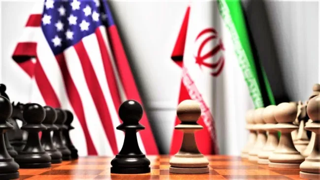  شریعتمداری: حامیان مذاکره ساده لوح، ناکارآمد و دیوانه‌اند یا سر و سری با دشمن دارند