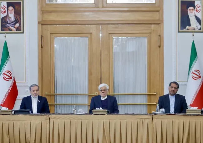 جلسه شورای عالی روابط خارجی با حضور سیدعباس عراقچی، وزیر امور خارجه و محمدرضا عارف، معاون اول رئیس‌جمهور به میزبانی وزارت امور خارجه