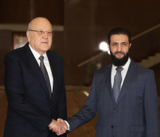 «نجیب میقاتی» نخست وزیر دولت موقت لبنان امروز به همراه هیئتی متشکل از مقامات سیاسی و نظامی این کشور به سوریه رفته و با الجولانی دیدار کرد.