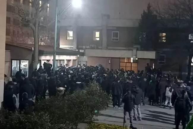  رئیس پلیس تهران: در اطراف تجمع روز جمعه در کوی دانشگاه تهران فردی هم‌سن با دانشجویان را دستگیر کردیم که دانشجو نبود و بعد مشخص شد وابسته به منافقین است