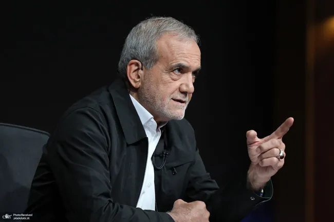  پزشکیان: ترامپ می‌گوید بیاییم گفت‌وگو کنیم و همان لحظه یادداشت تمام توطئه‌های ممکن را علیه ایران امضا می‌کند.