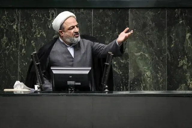  رسایی: تمام توان دولت به جای حل مسائل اقتصادی و معیشتی این شده که ظریف را در یک جایگاه غیرقانونی نگه دارد!