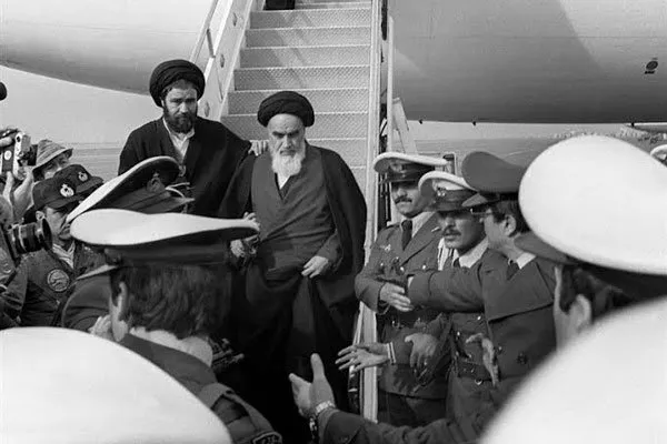 بخشی از اولین سخنرانی بنیانگذار جمهوری اسلامی پس از بازگشت به ایران ۴۶ سال پیش چنین روزی / بهشت زهرا