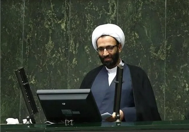  سلیمی: دولت به جای اجرای برنامه هفتم دنبال این است تا «ظریفانه» کسی را این طرف آن طرف بفرستد تا در مجامع بین‌المللی بر خلاف مصالح ملی صحبت کند