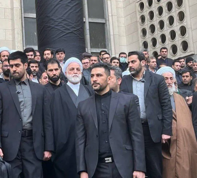 تصویری از حضور رئیس قوه قضائیه و کاظم صدیقی در مراسم تشییع شیخ رازینی و شیخ محمد مقیسه